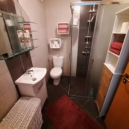 With Pool View, Sunny Appartement *