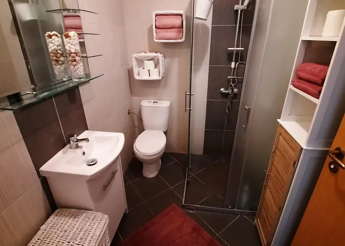 With Pool View, Sunny Appartement *